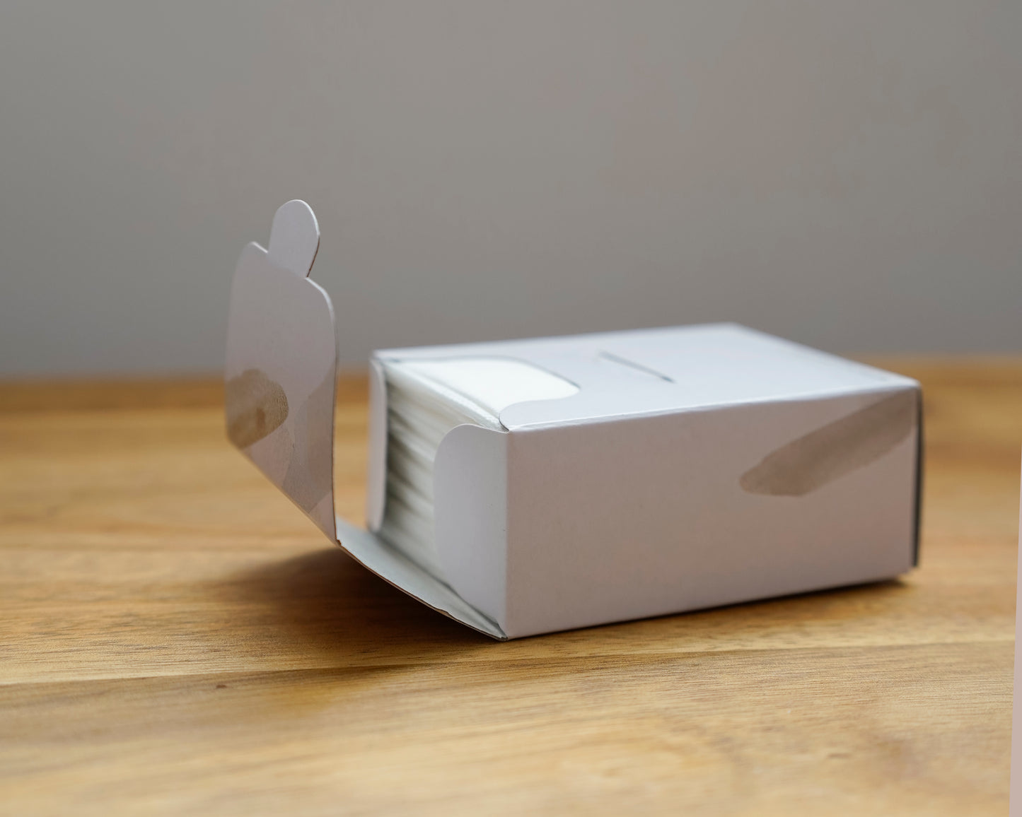 <tc>Pocketbox en carton avec 8 mouchoirs</tc>