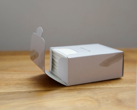 <tc>Pocketbox en carton avec 8 mouchoirs</tc>