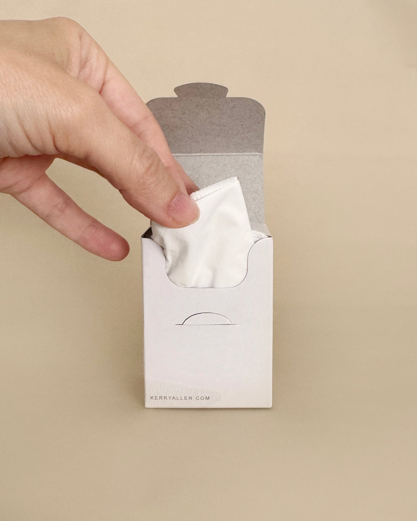 <tc>Pocketbox en carton avec 8 mouchoirs</tc>
